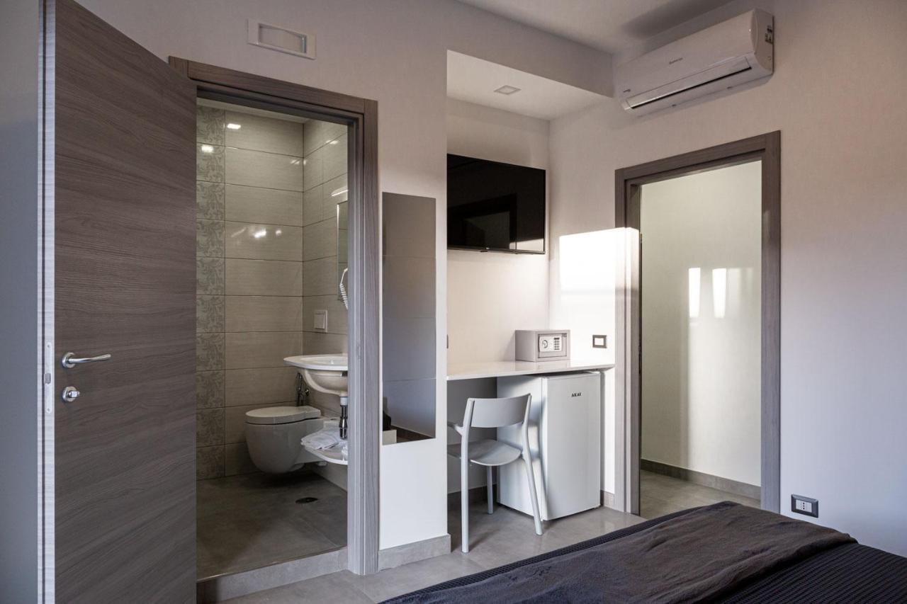 Amica Geniale Hotel Napoli Bagian luar foto